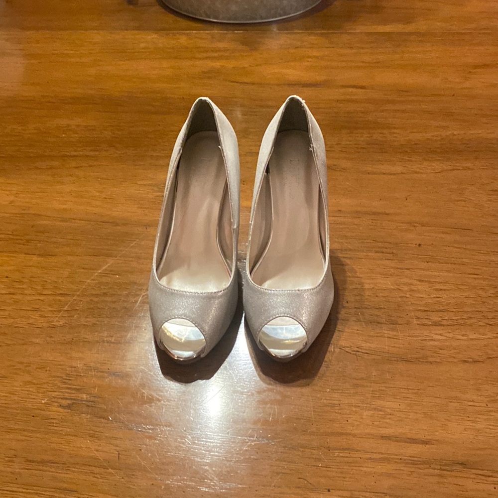 David’s Bridal Kingsley Silver Size 6